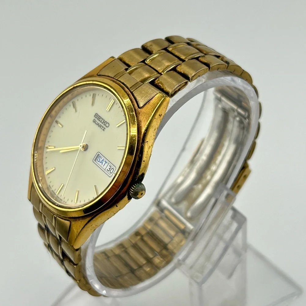 Vintage Seiko Quartz Light In Dark Men’s Gold Tone Date Day Watch #577